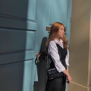 Meet your Posher, Khanh